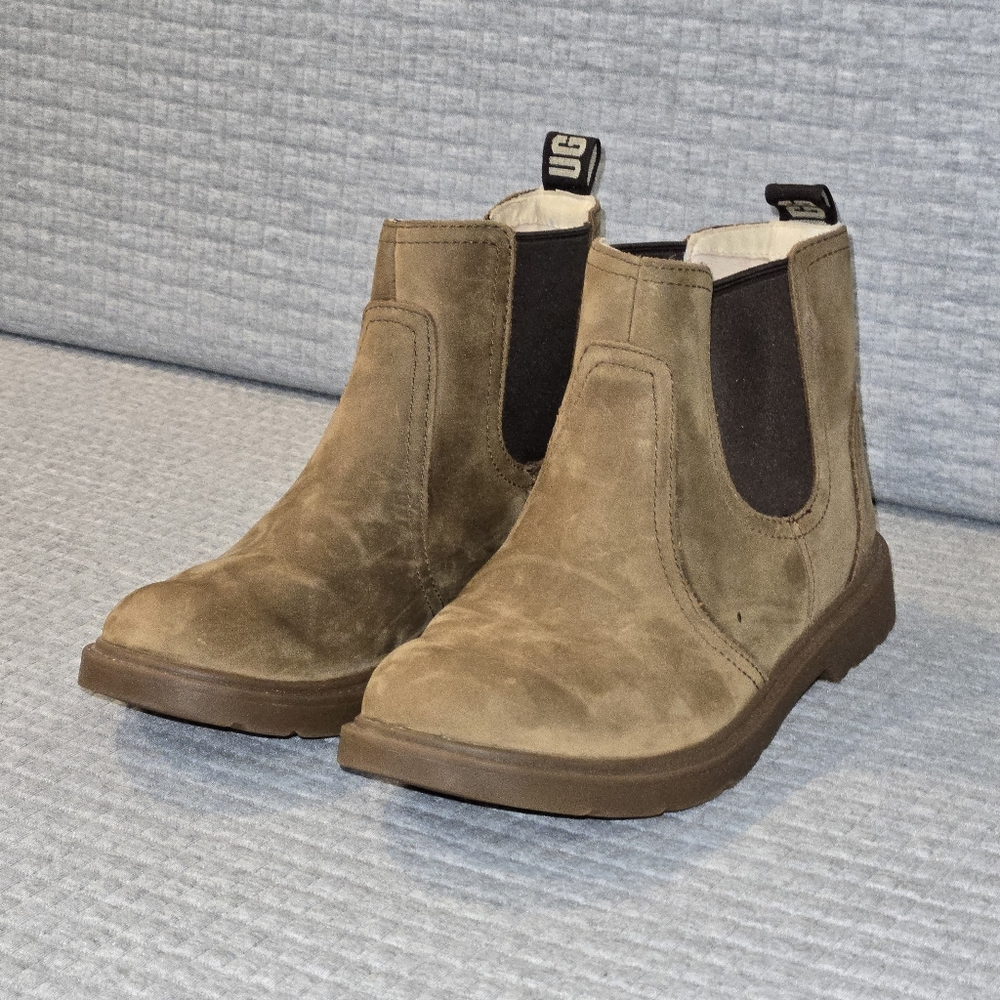 UGG Youth Bolton Chelsea Boots - Chestnut Size 5